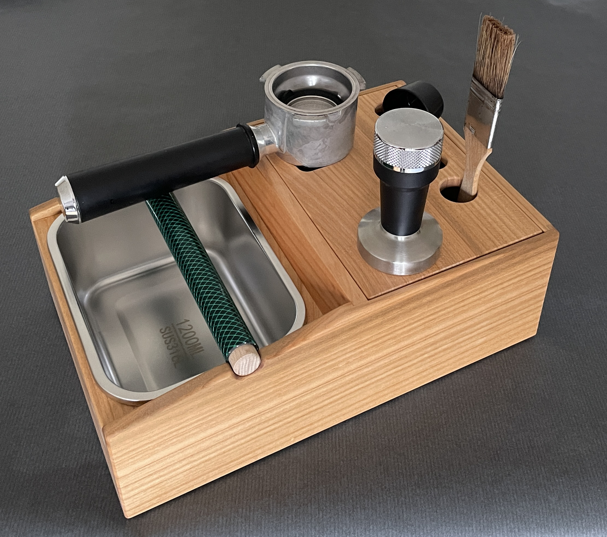 Kaffeemöbel Famiglia aus Schweizer Kirschenholz